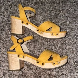 Size 6 American Eagle Yellow Wooden Heels